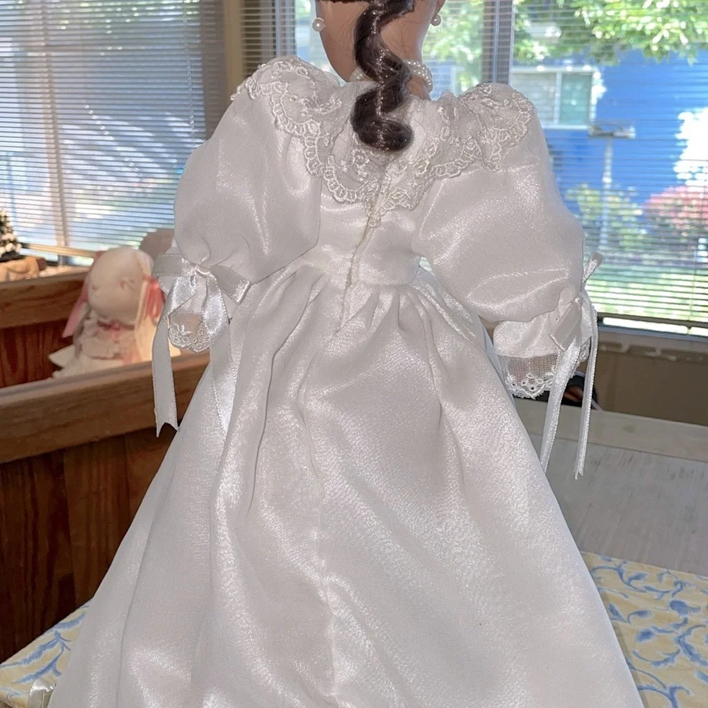 Avon 2000 Special Memories Mother and Child Porcelain Doll Preloved